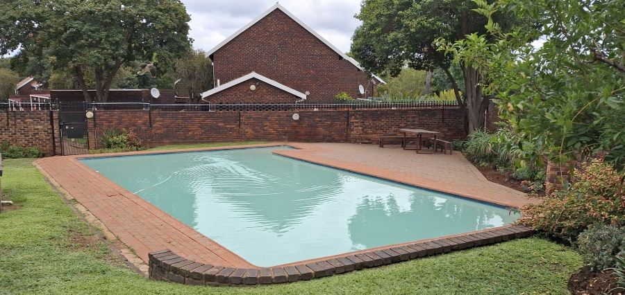2 Bedroom Property for Sale in Garsfontein Gauteng