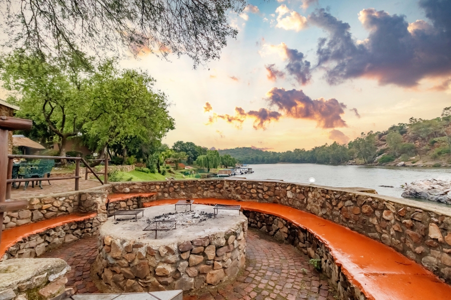 Commercial Property for Sale in Vaaloewer Gauteng