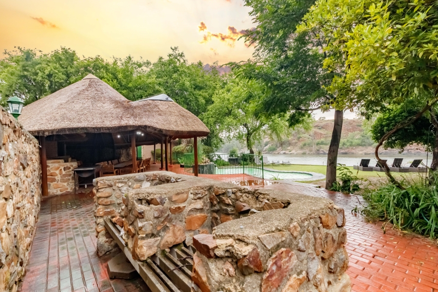 Commercial Property for Sale in Vaaloewer Gauteng