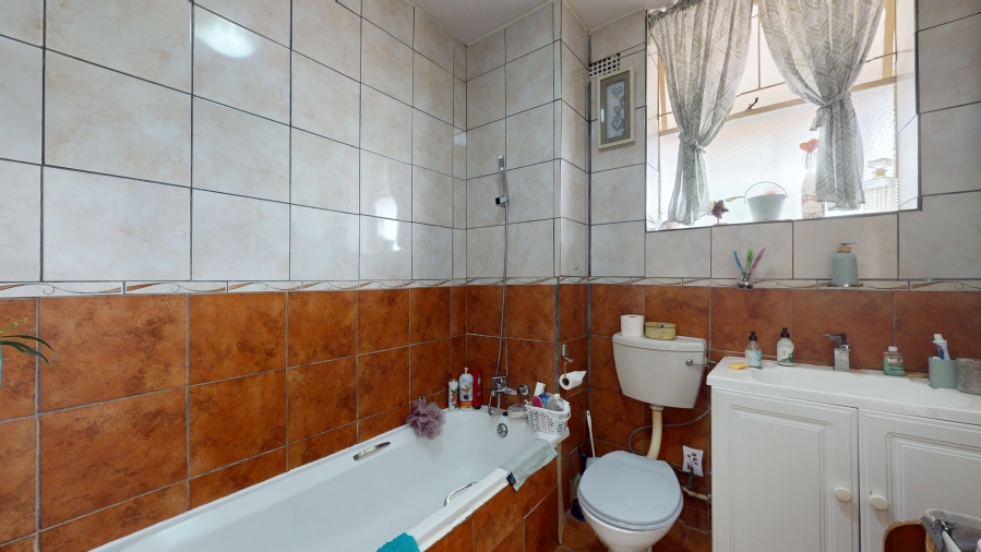 1 Bedroom Property for Sale in Symhurst Gauteng