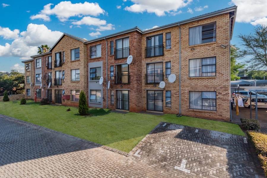 2 Bedroom Property for Sale in Weltevreden Park Gauteng