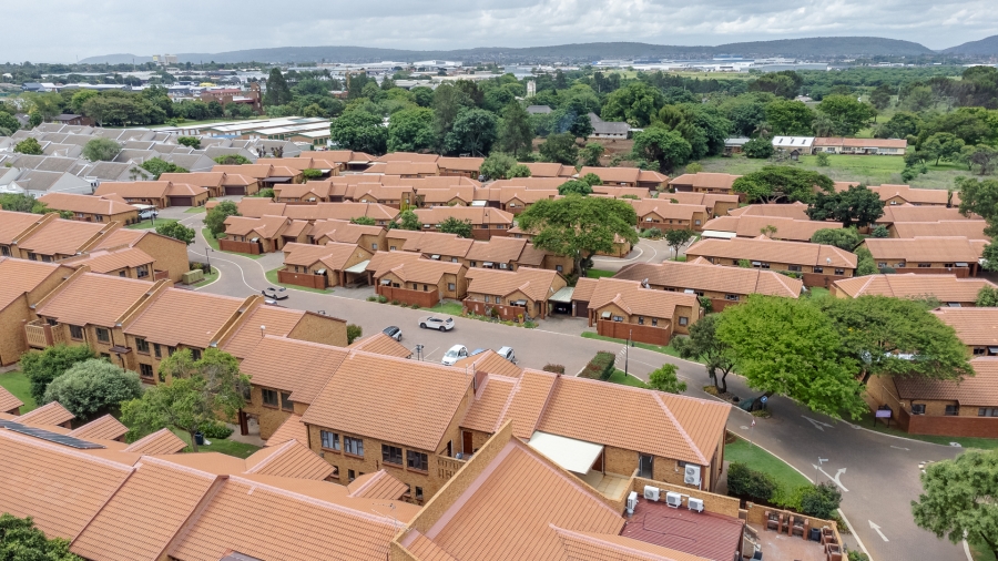 1 Bedroom Property for Sale in Willow Park Manor Gauteng