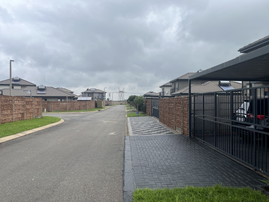 3 Bedroom Property for Sale in Albertsdal Gauteng