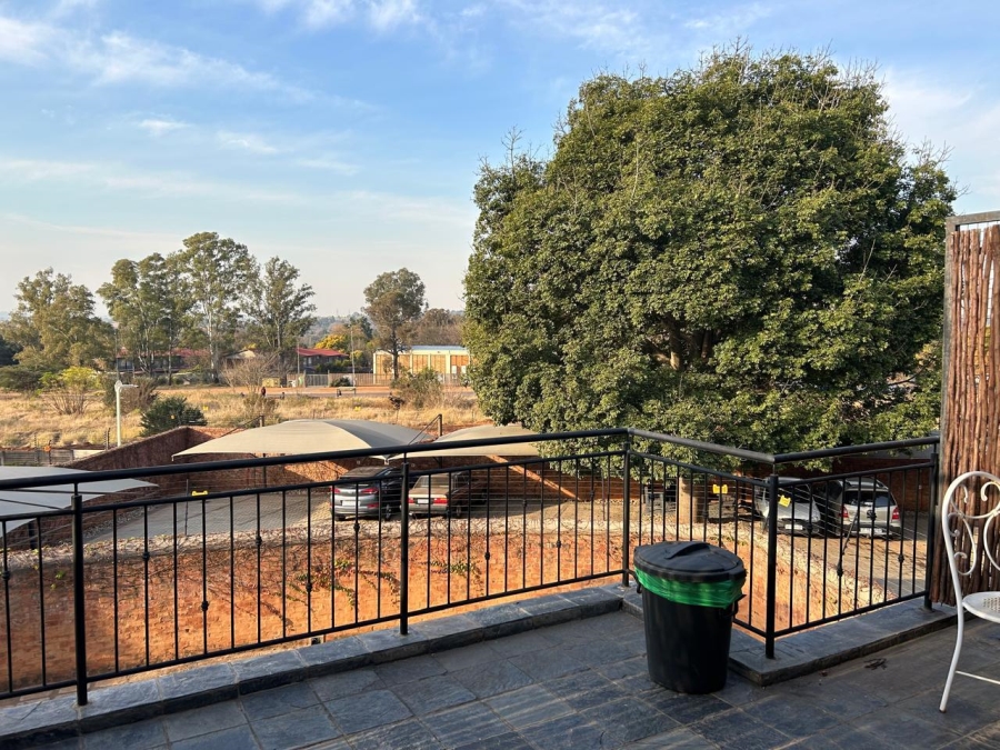 To Let 1 Bedroom Property for Rent in Eldoraigne Gauteng