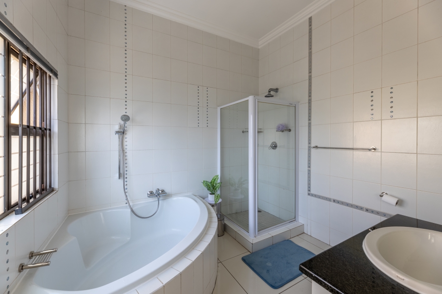 4 Bedroom Property for Sale in Sunninghill Gauteng