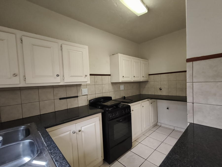 To Let 2 Bedroom Property for Rent in Fairland Gauteng