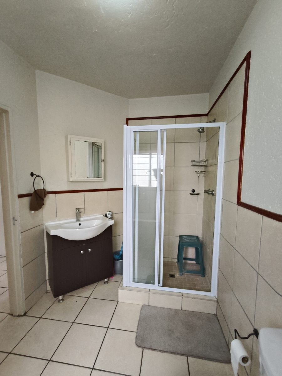 To Let 2 Bedroom Property for Rent in Fairland Gauteng