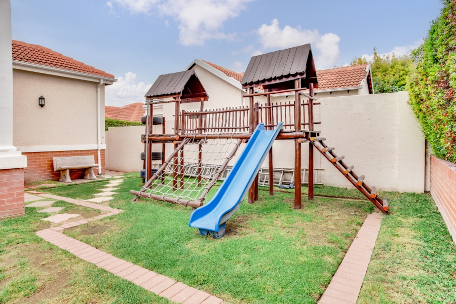 2 Bedroom Property for Sale in Sunninghill Gauteng