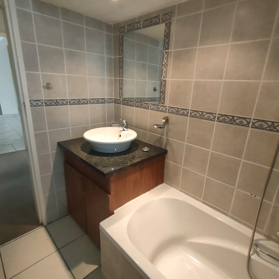 To Let 2 Bedroom Property for Rent in Darrenwood Gauteng