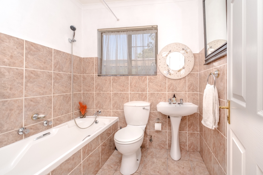 2 Bedroom Property for Sale in Lonehill Gauteng