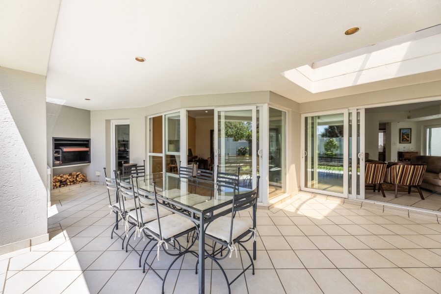 4 Bedroom Property for Sale in Woodmead Gauteng