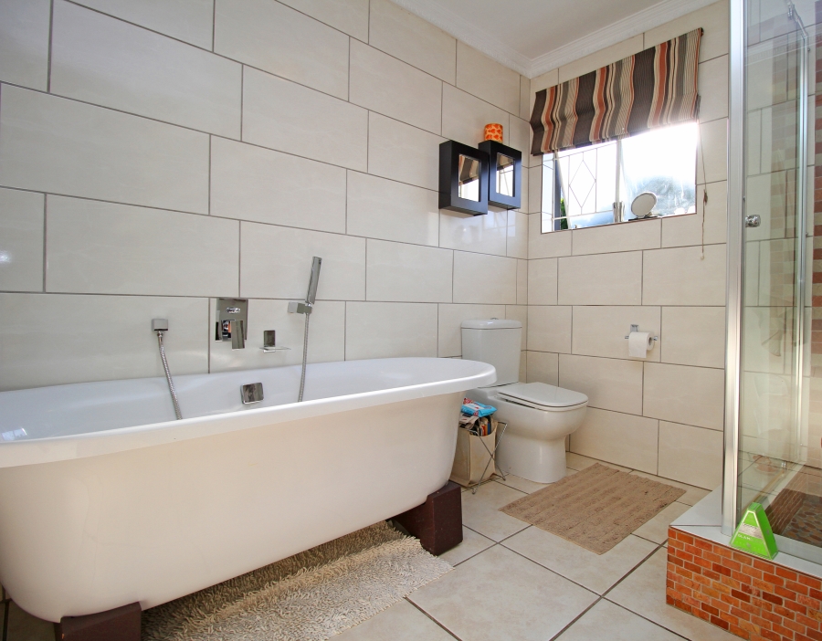 4 Bedroom Property for Sale in Weltevreden Park Gauteng