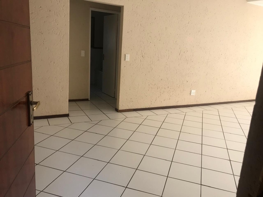 To Let 2 Bedroom Property for Rent in Douglasdale Gauteng