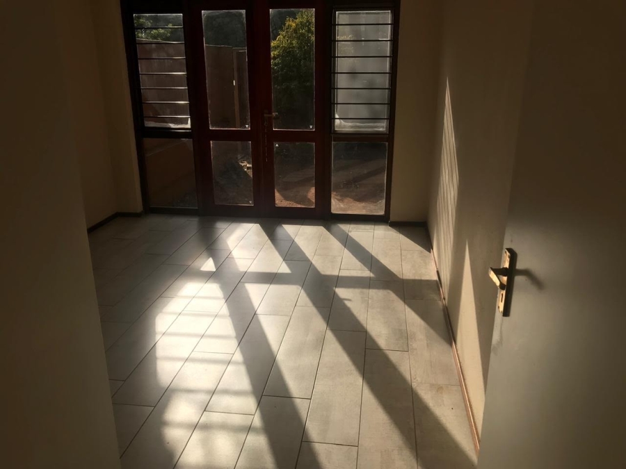 To Let 2 Bedroom Property for Rent in Douglasdale Gauteng