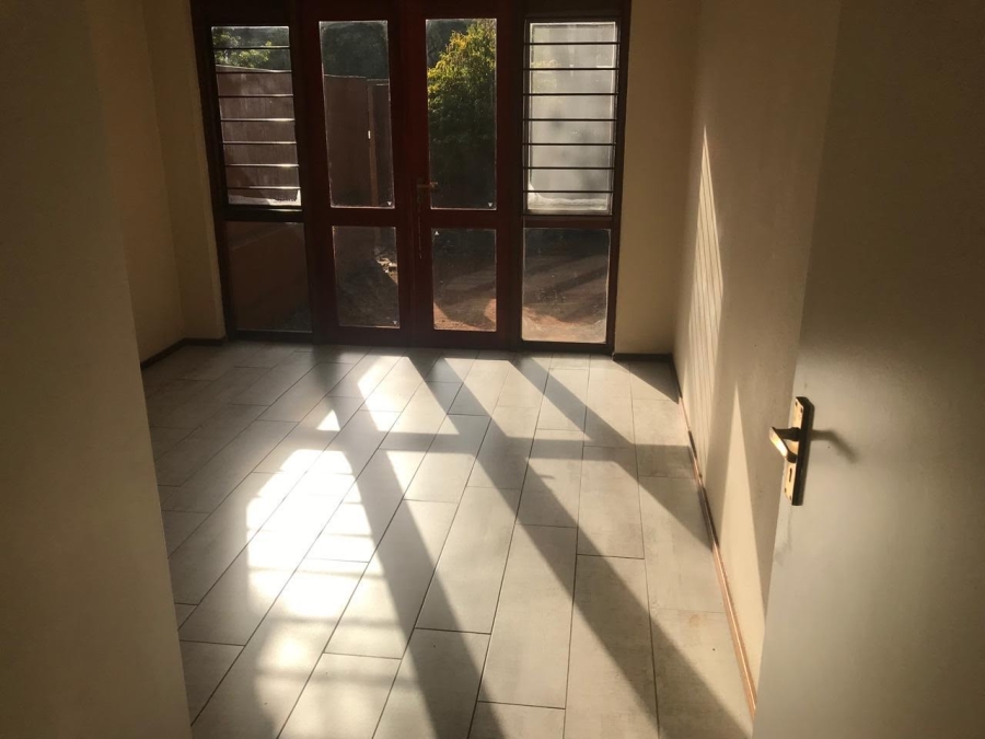 To Let 2 Bedroom Property for Rent in Douglasdale Gauteng