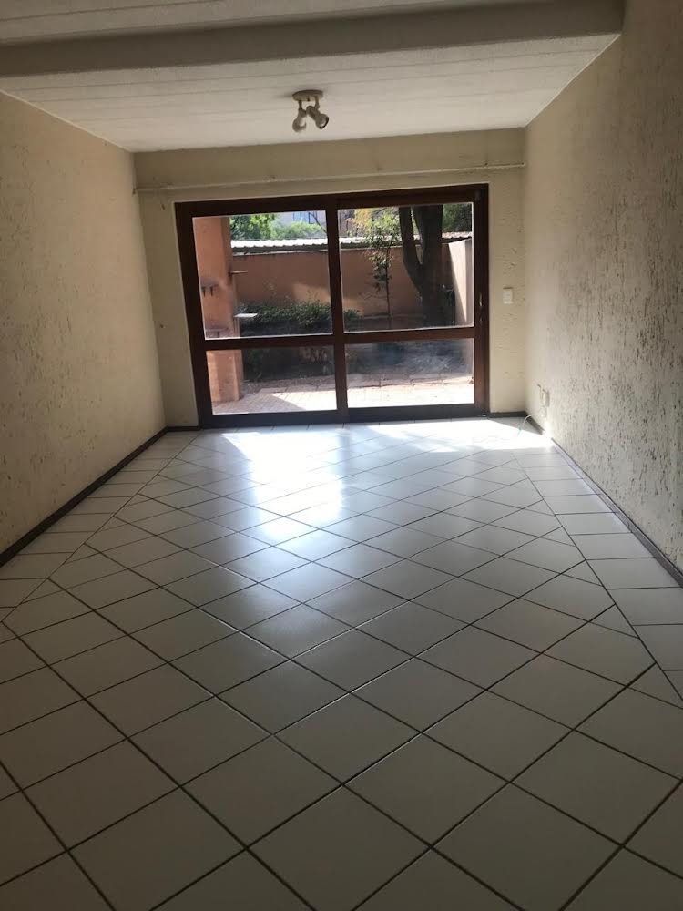 To Let 2 Bedroom Property for Rent in Douglasdale Gauteng