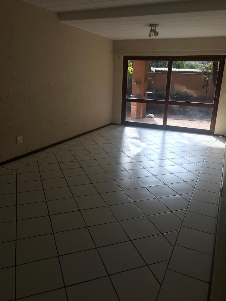 To Let 2 Bedroom Property for Rent in Douglasdale Gauteng