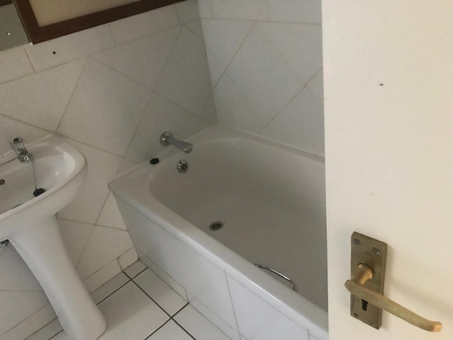 To Let 2 Bedroom Property for Rent in Douglasdale Gauteng