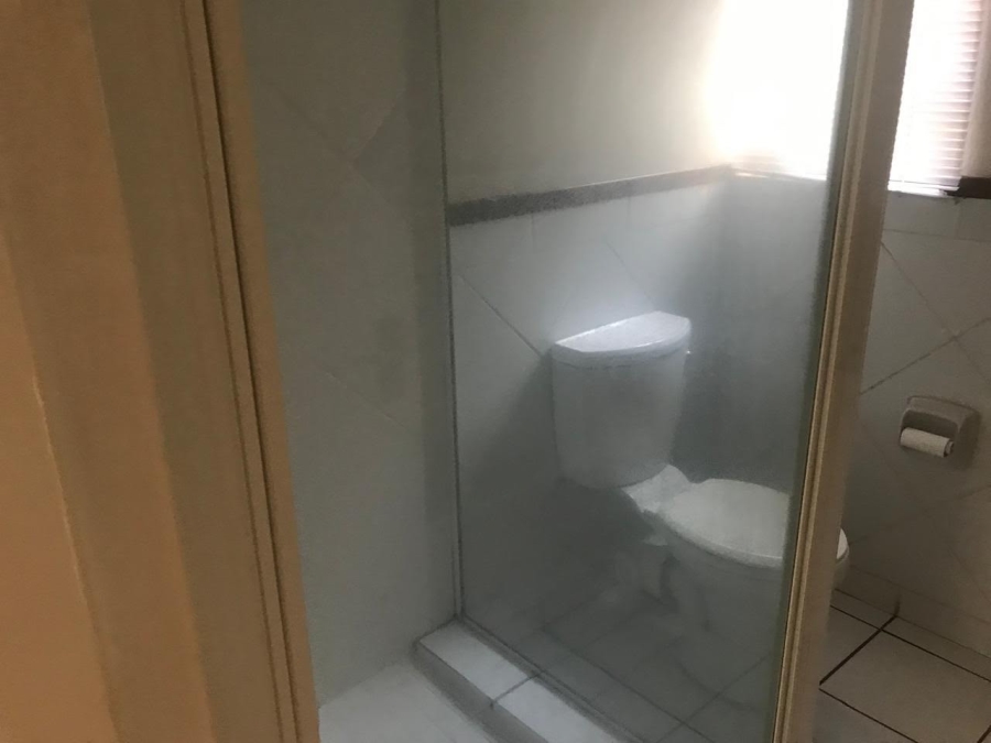 To Let 2 Bedroom Property for Rent in Douglasdale Gauteng