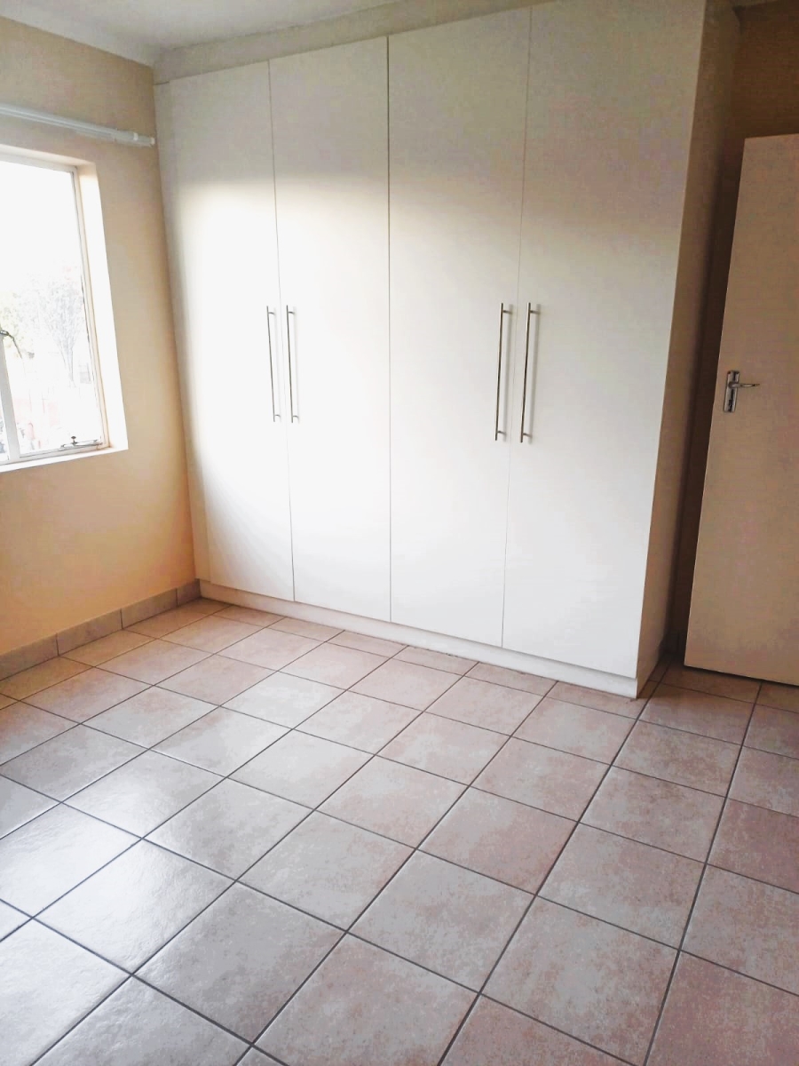 2 Bedroom Property for Sale in Vorna Valley Gauteng