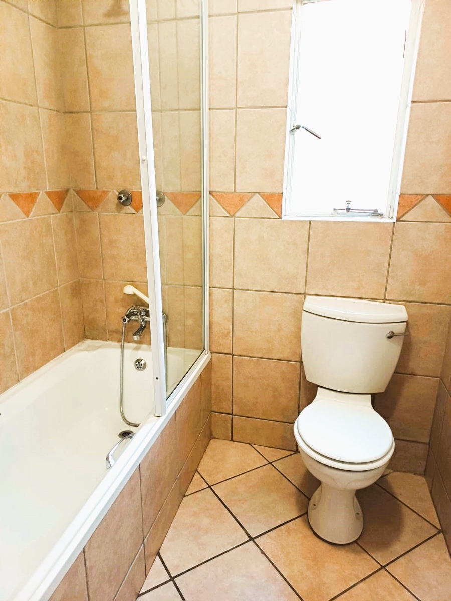 2 Bedroom Property for Sale in Vorna Valley Gauteng