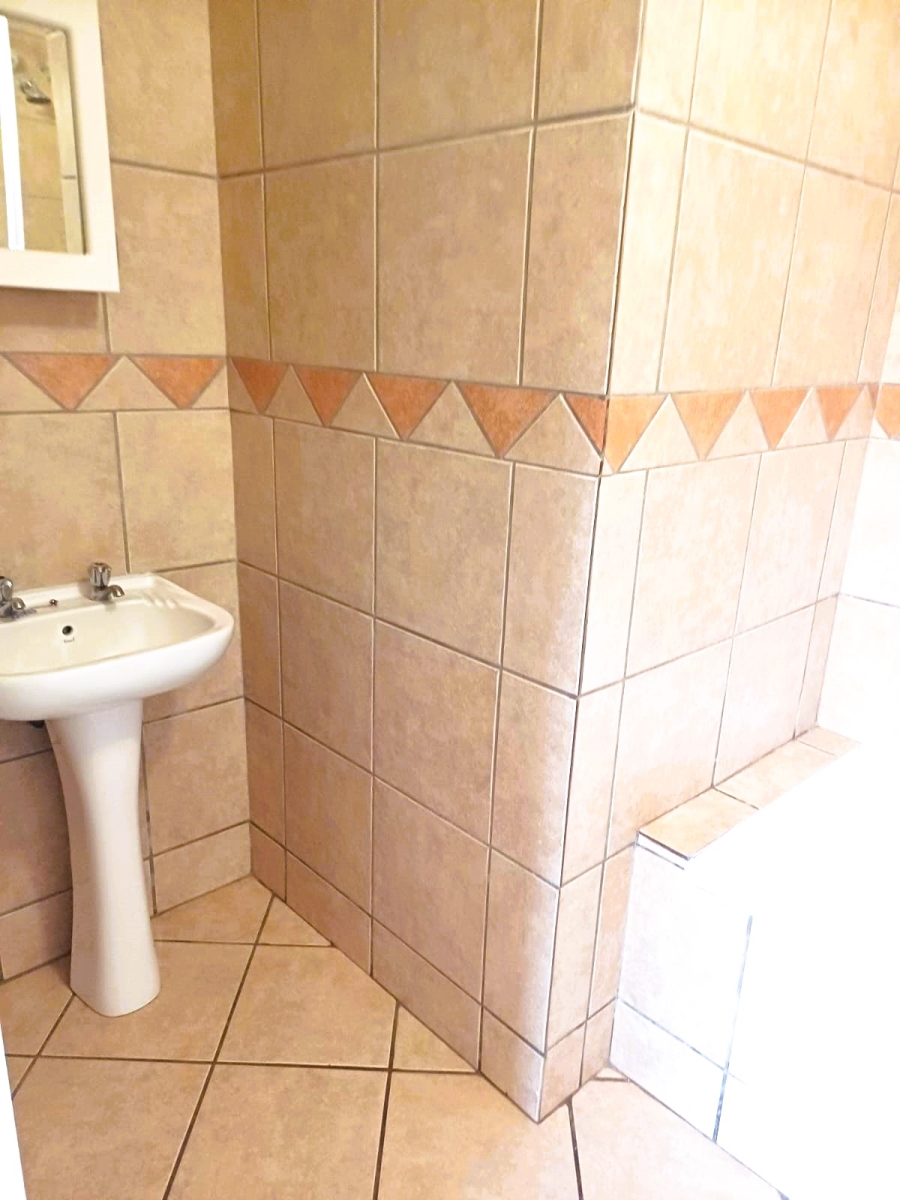 2 Bedroom Property for Sale in Vorna Valley Gauteng