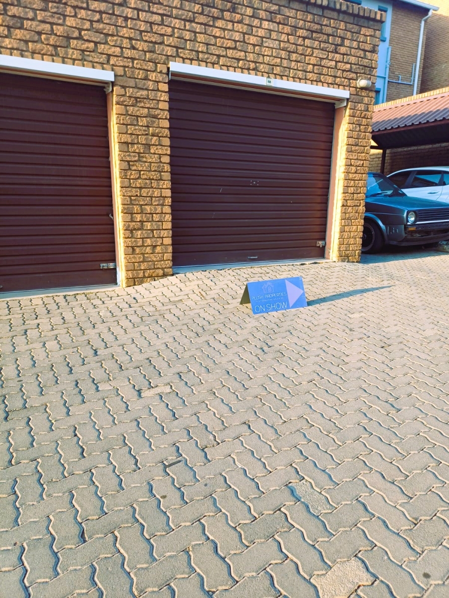 2 Bedroom Property for Sale in Vorna Valley Gauteng