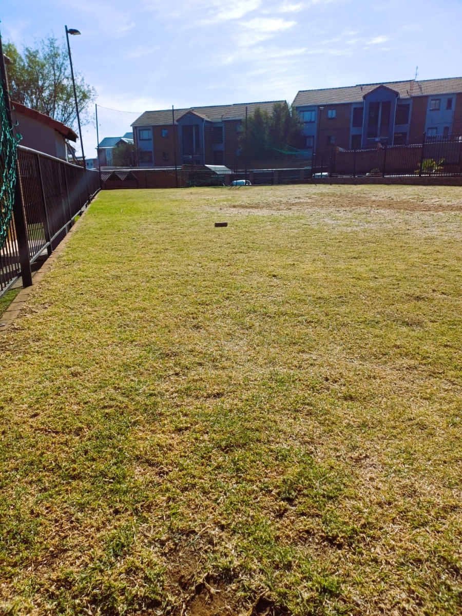 2 Bedroom Property for Sale in Vorna Valley Gauteng
