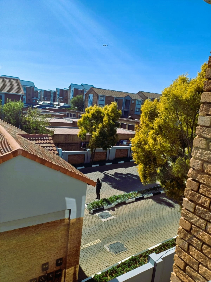 2 Bedroom Property for Sale in Vorna Valley Gauteng