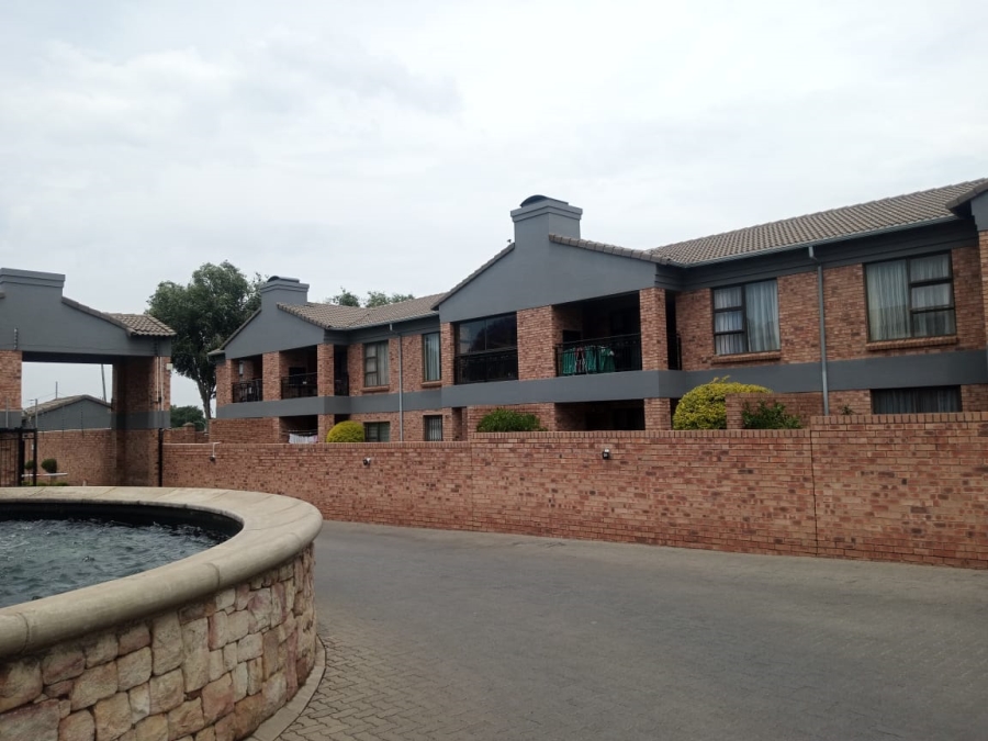 To Let 2 Bedroom Property for Rent in Ravenswood Gauteng