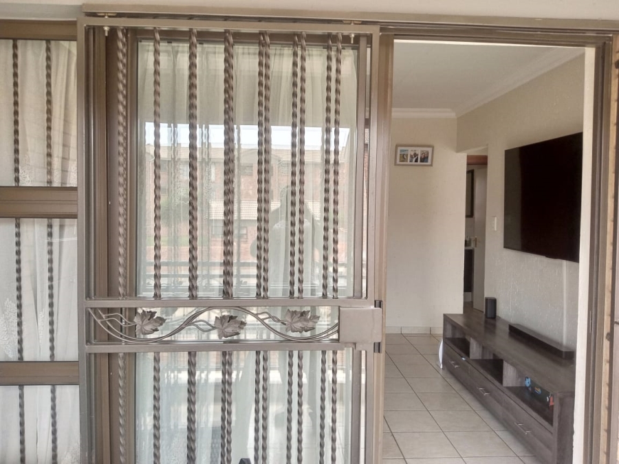 To Let 2 Bedroom Property for Rent in Ravenswood Gauteng