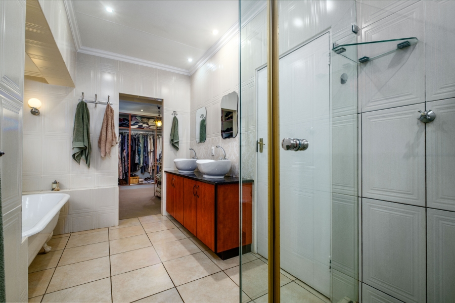 5 Bedroom Property for Sale in Fairland Gauteng