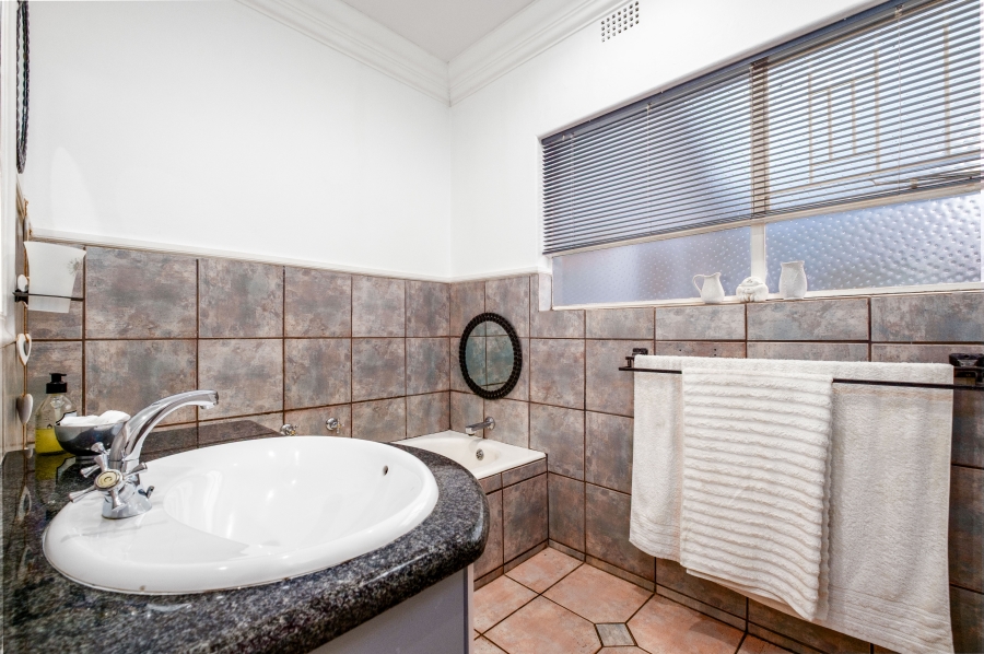 5 Bedroom Property for Sale in Fairland Gauteng