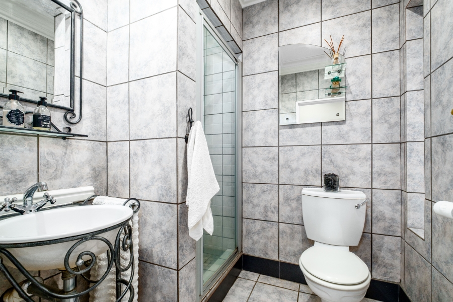 5 Bedroom Property for Sale in Fairland Gauteng