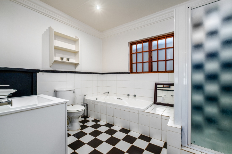 5 Bedroom Property for Sale in Fairland Gauteng