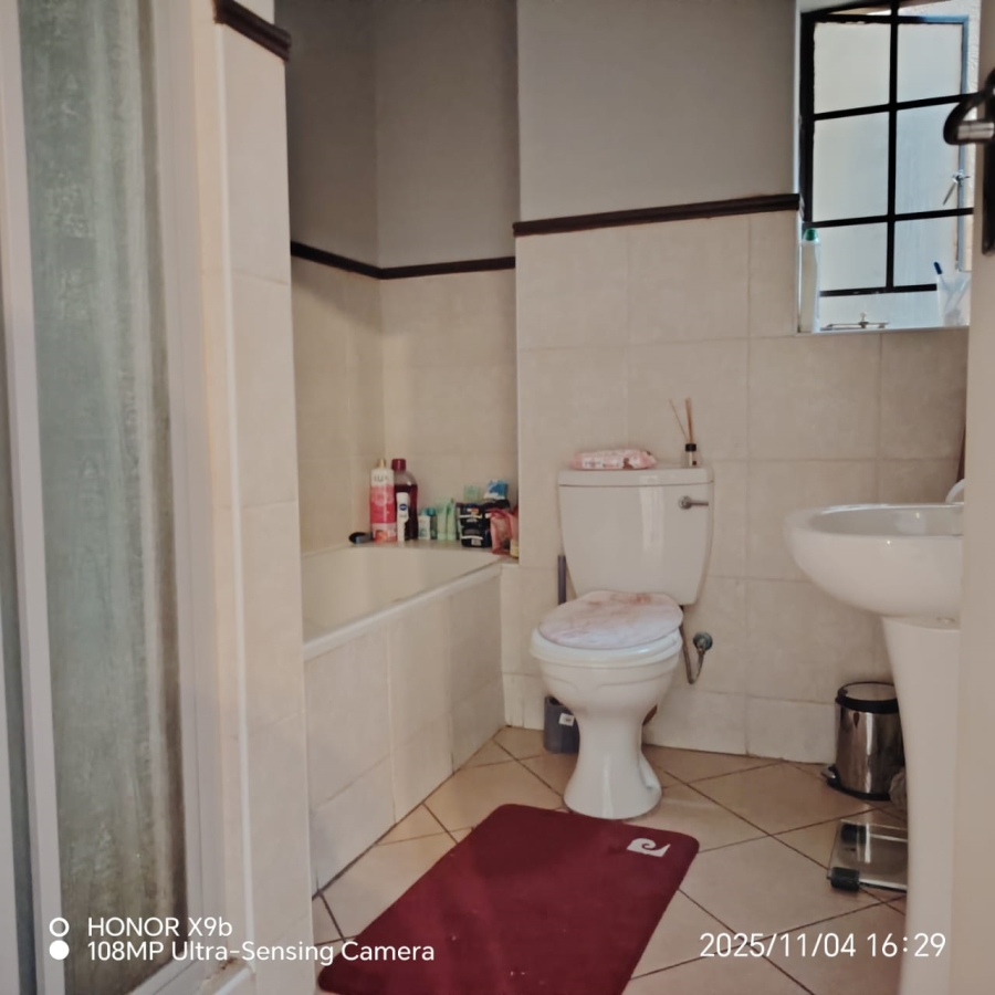 2 Bedroom Property for Sale in Noordwyk Gauteng