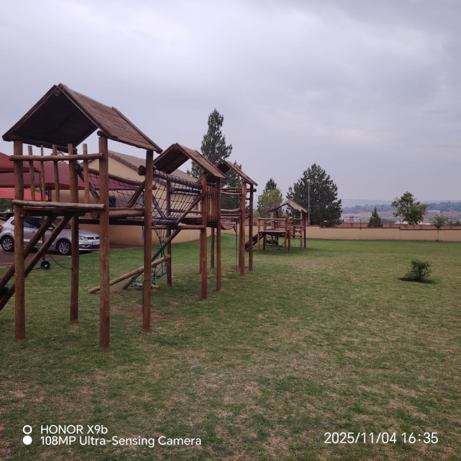 2 Bedroom Property for Sale in Noordwyk Gauteng