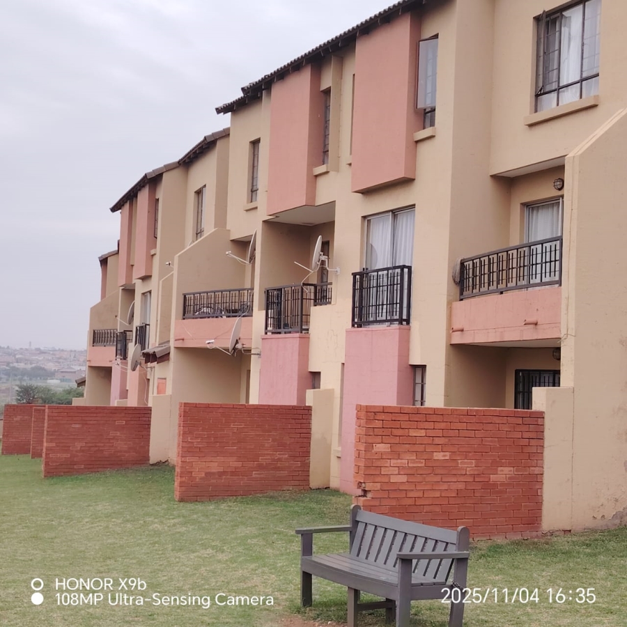 2 Bedroom Property for Sale in Noordwyk Gauteng