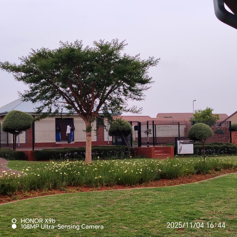 2 Bedroom Property for Sale in Noordwyk Gauteng