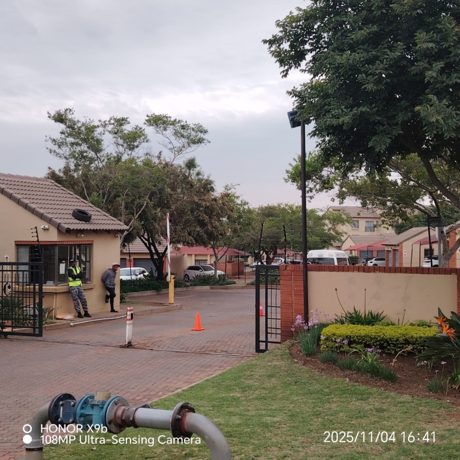 2 Bedroom Property for Sale in Noordwyk Gauteng