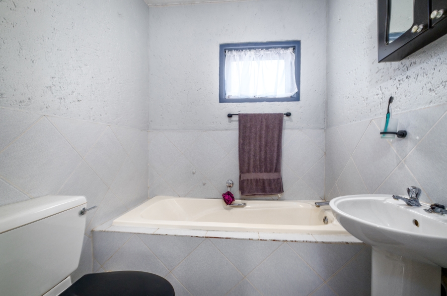 2 Bedroom Property for Sale in Bromhof Gauteng