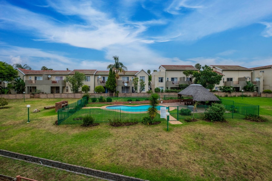 2 Bedroom Property for Sale in Bromhof Gauteng