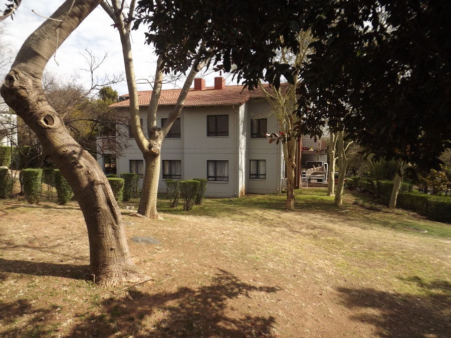 To Let 2 Bedroom Property for Rent in Jackal Creek Golf Estate Gauteng