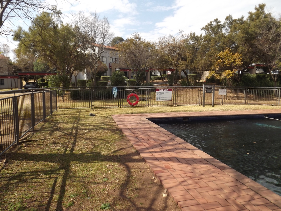To Let 2 Bedroom Property for Rent in Jackal Creek Golf Estate Gauteng