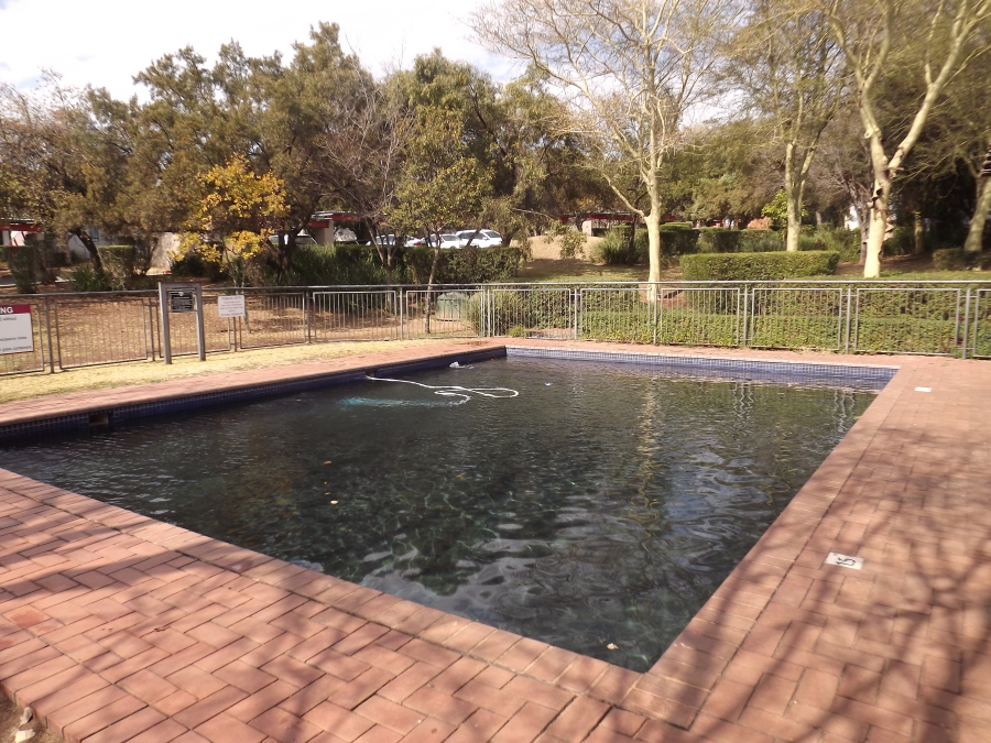 To Let 2 Bedroom Property for Rent in Jackal Creek Golf Estate Gauteng