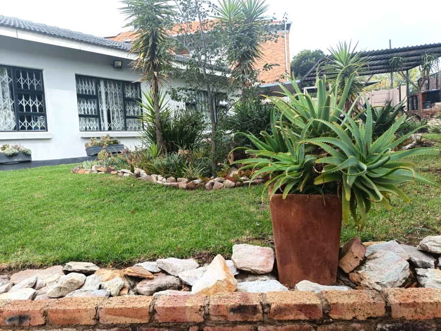 To Let 1 Bedroom Property for Rent in Linden Gauteng