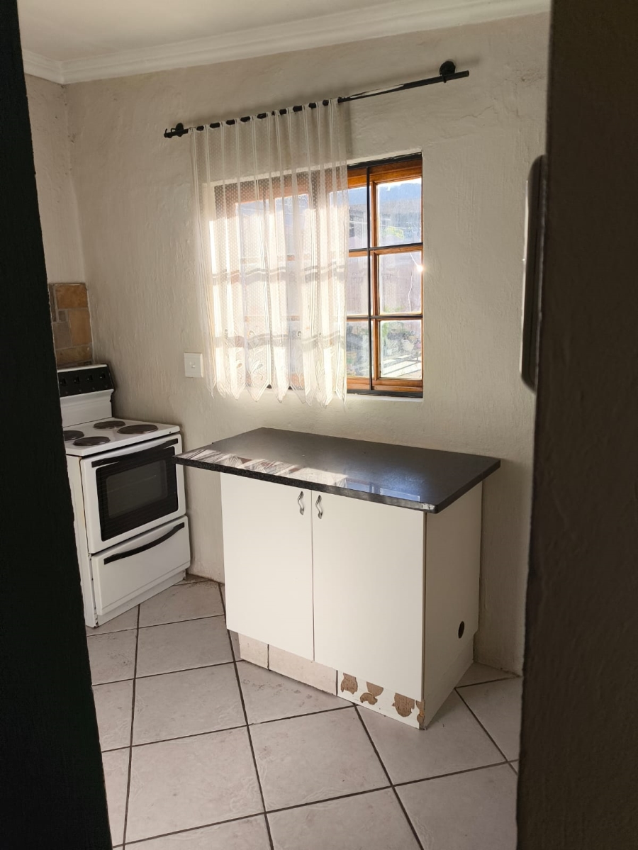 To Let 1 Bedroom Property for Rent in Linden Gauteng