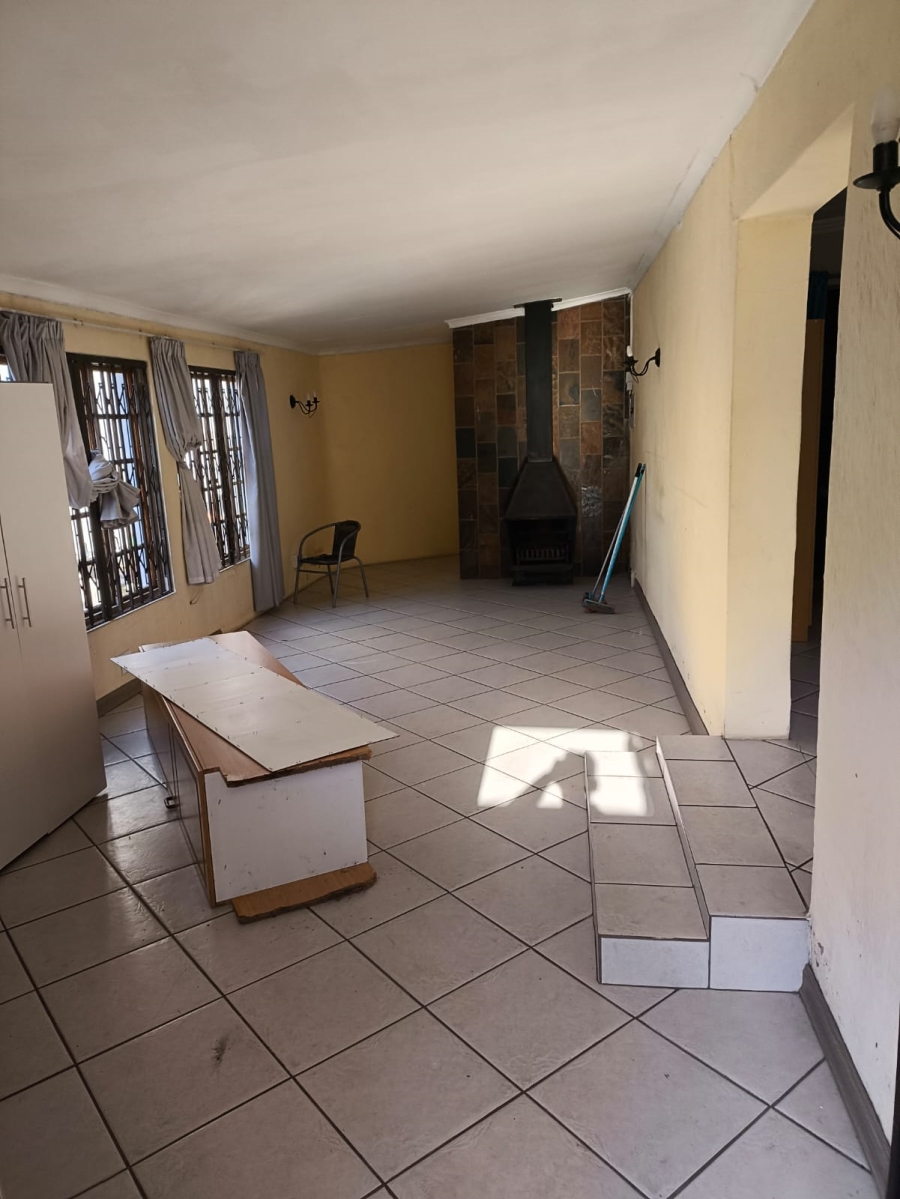 To Let 1 Bedroom Property for Rent in Linden Gauteng