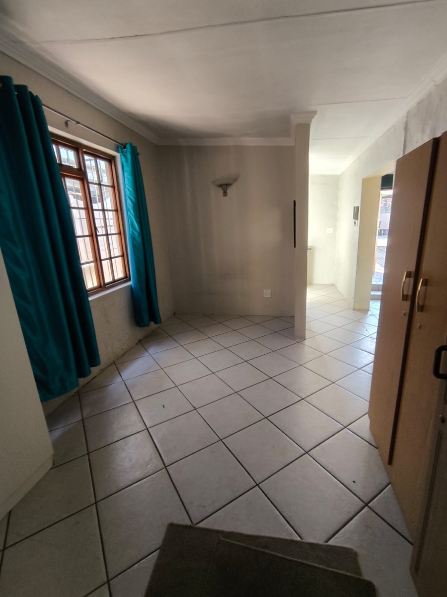 To Let 1 Bedroom Property for Rent in Linden Gauteng