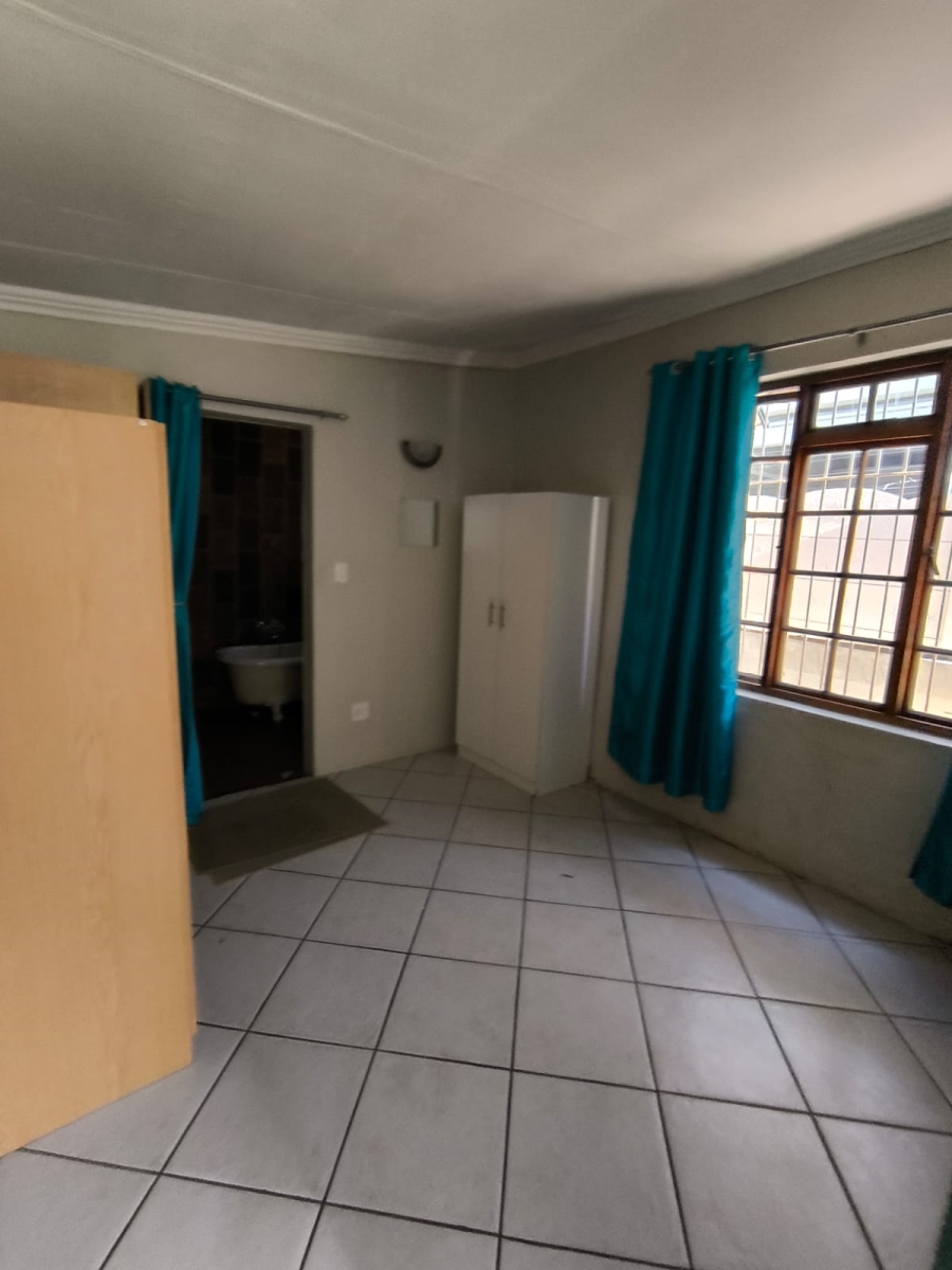 To Let 1 Bedroom Property for Rent in Linden Gauteng